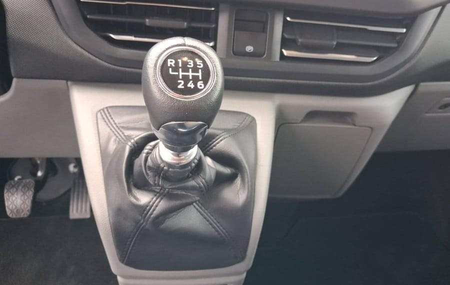 Choisissez votre ford tourneo chez CarGo Flex