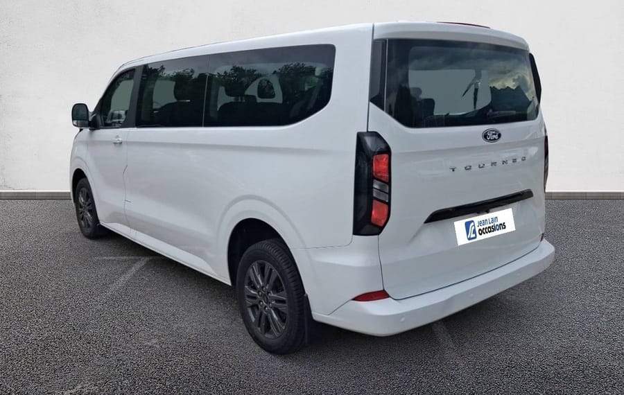 Choisissez votre ford tourneo chez CarGo Flex