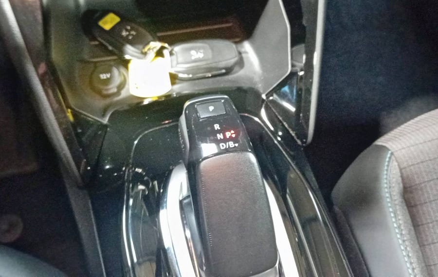 Choisissez votre peugeot 208electrique chez CarGo Flex