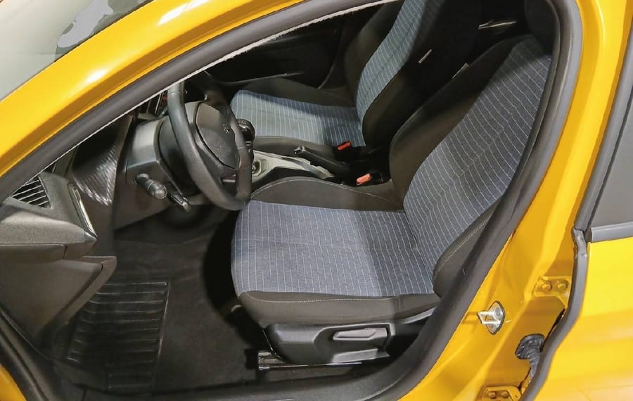 Choisissez votre peugeot 208 chez CarGo Flex