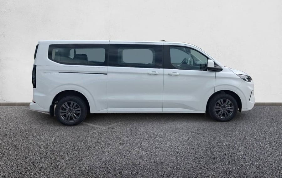 Choisissez votre ford tourneo chez CarGo Flex