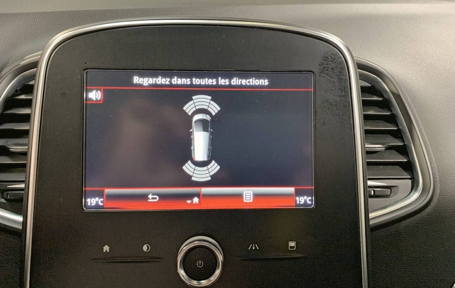 Choisissez votre renault grandscenic chez CarGo Flex