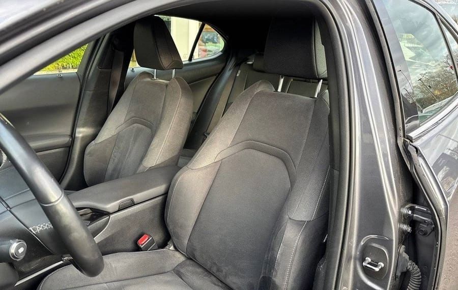 Choisissez votre lexus ux chez CarGo Flex