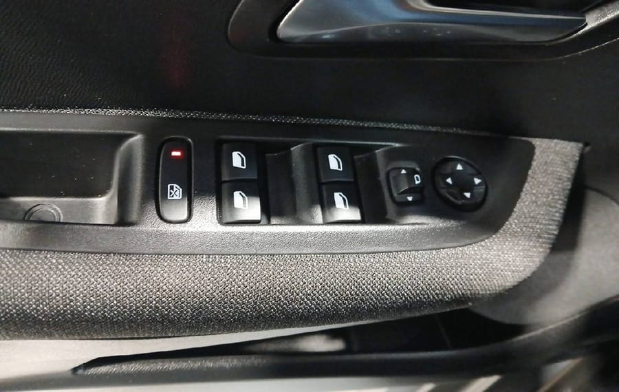 Choisissez votre peugeot 208 chez CarGo Flex