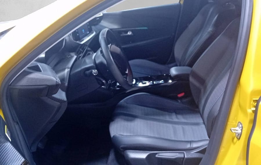 Choisissez votre peugeot 208electrique chez CarGo Flex