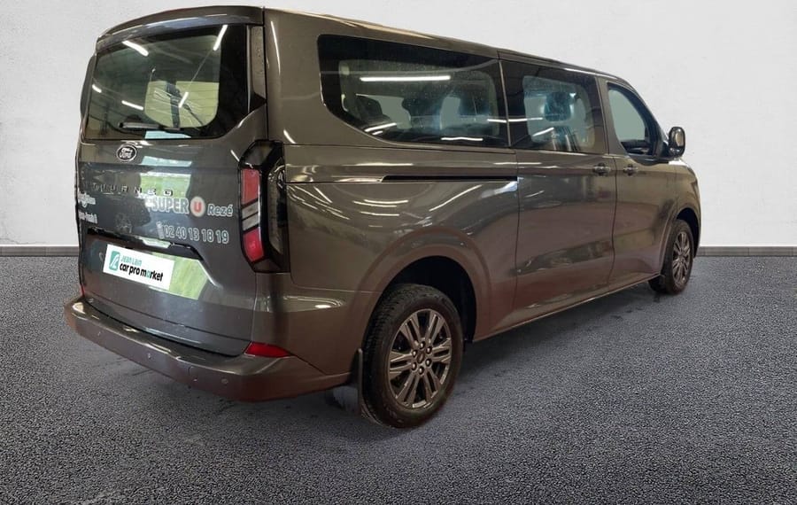 Choisissez votre ford tourneo chez CarGo Flex