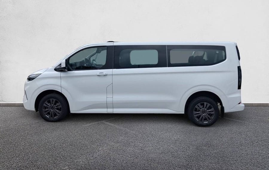 Choisissez votre ford tourneo chez CarGo Flex