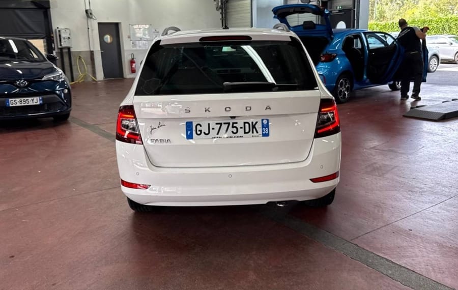 Choisissez votre skoda fabiabreak chez CarGo Flex