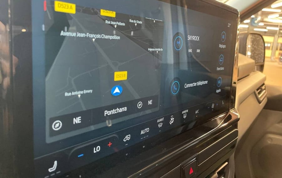 Choisissez votre ford tourneo chez CarGo Flex