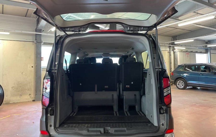 Choisissez votre ford tourneo chez CarGo Flex