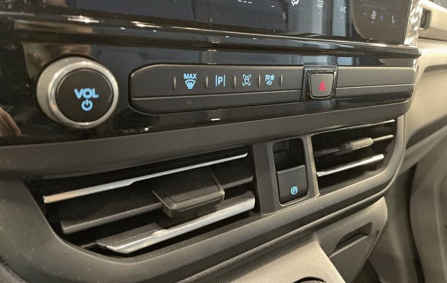 Choisissez votre ford tourneo chez CarGo Flex