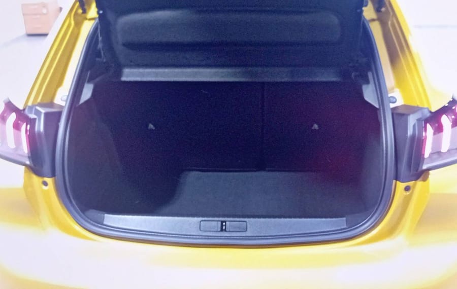 Choisissez votre peugeot 208electrique chez CarGo Flex