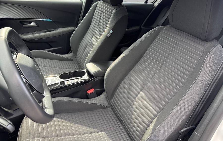 Choisissez votre peugeot 208electrique chez CarGo Flex