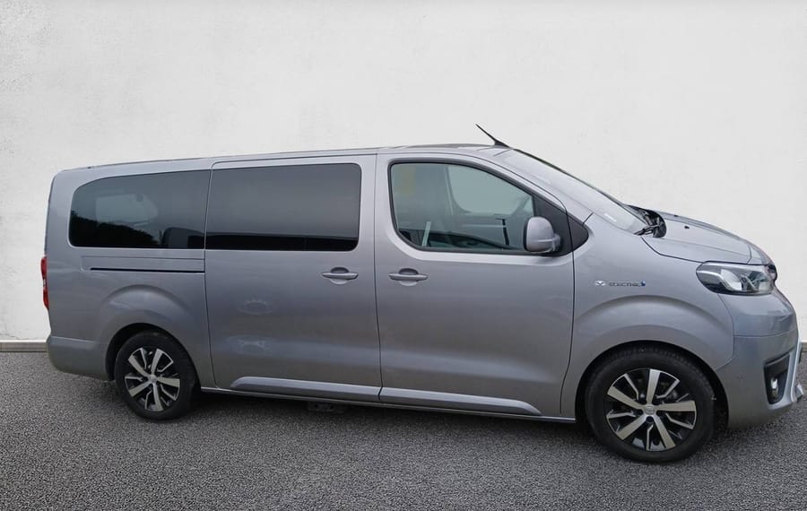 Choisissez votre toyota proacecombielectrique chez CarGo Flex