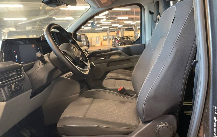 Choisissez votre ford tourneo chez CarGo Flex