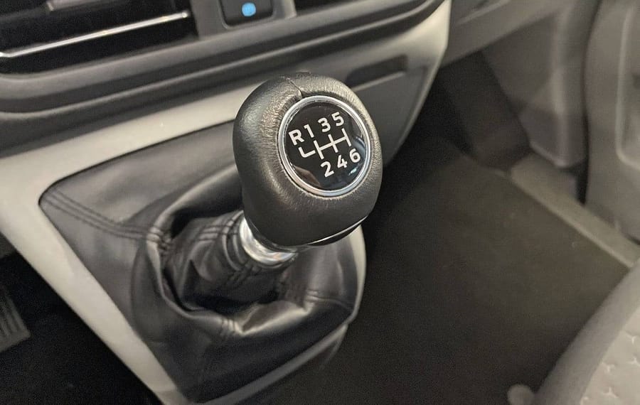 Choisissez votre ford tourneo chez CarGo Flex