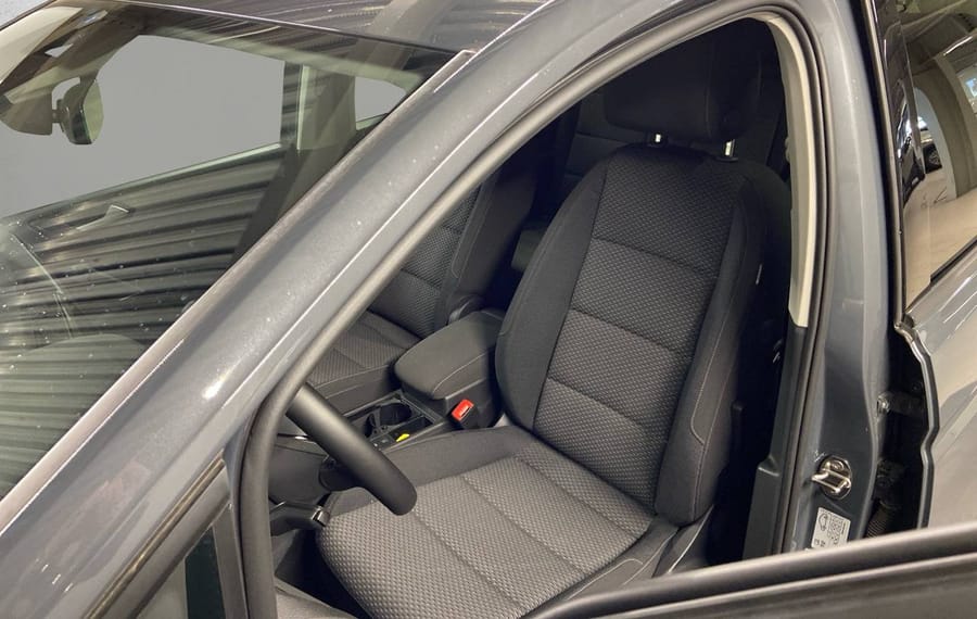 Choisissez votre volkswagen touran chez CarGo Flex