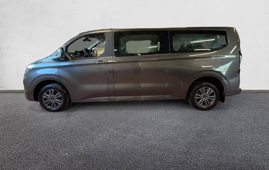 Choisissez votre ford tourneo chez CarGo Flex