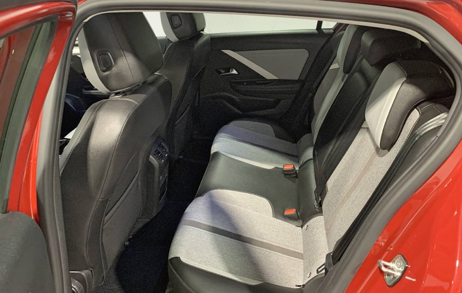 Choisissez votre opel astra chez CarGo Flex