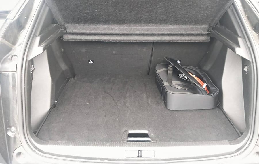 Choisissez votre peugeot 2008electrique chez CarGo Flex