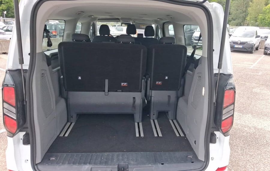 Choisissez votre ford tourneo chez CarGo Flex
