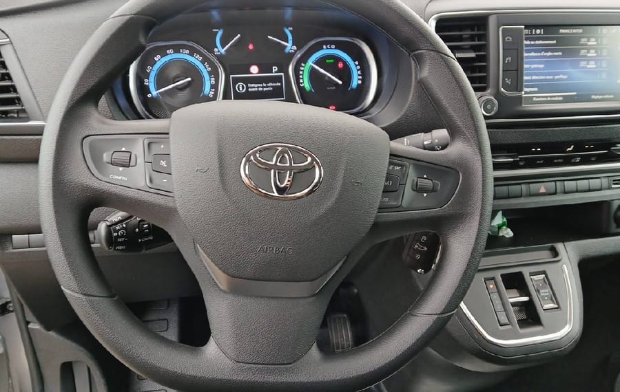 Choisissez votre toyota proacecombielectrique chez CarGo Flex