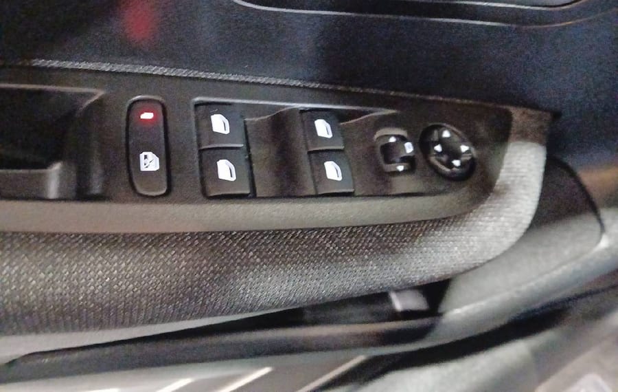 Choisissez votre peugeot 208 chez CarGo Flex