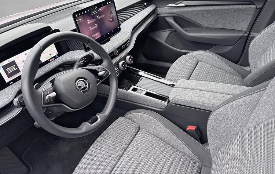 Choisissez votre skoda superb chez CarGo Flex