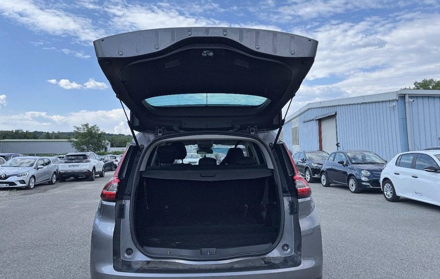Choisissez votre renault grandscenic chez CarGo Flex