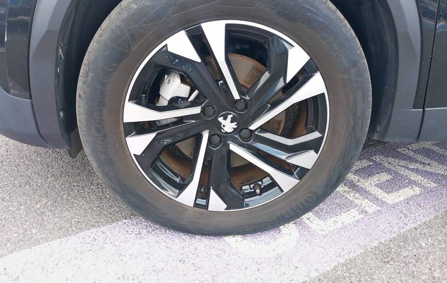 Choisissez votre peugeot 2008electrique chez CarGo Flex
