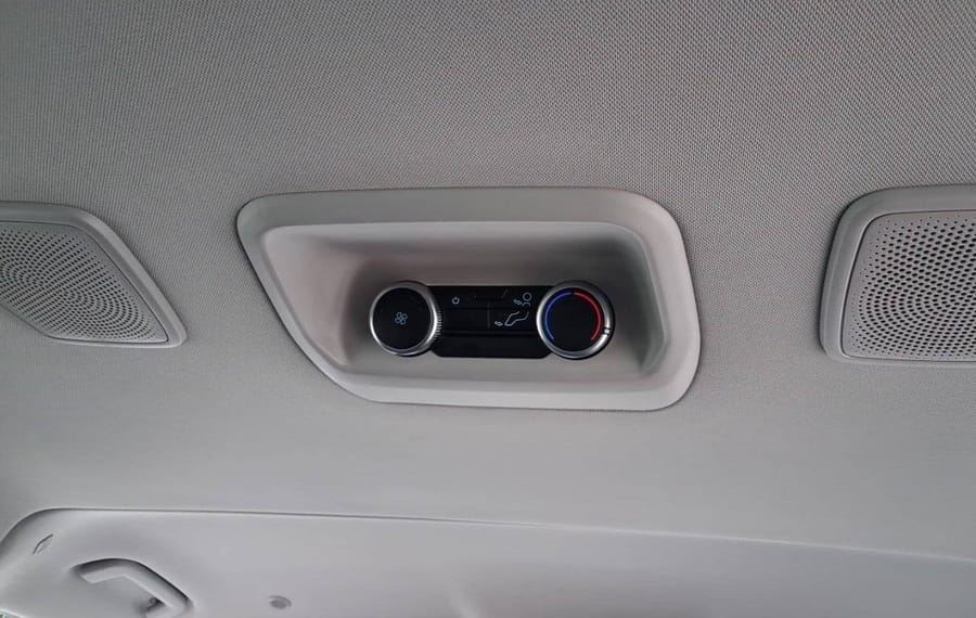 Choisissez votre ford tourneo chez CarGo Flex