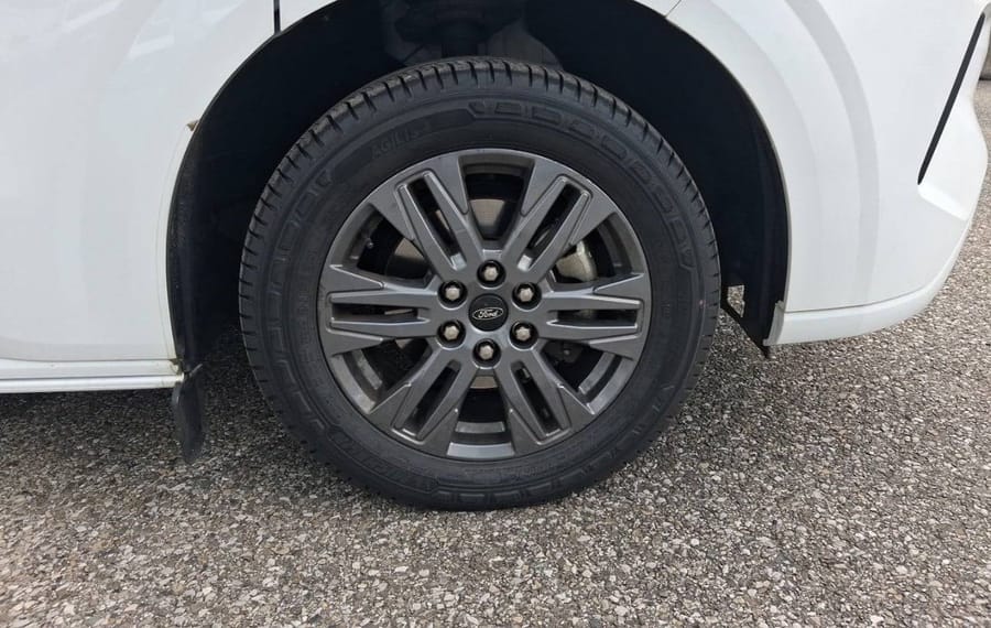 Choisissez votre ford tourneo chez CarGo Flex