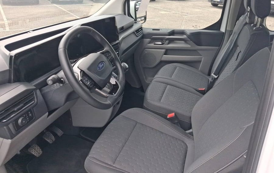 Choisissez votre ford tourneo chez CarGo Flex