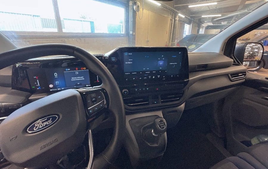 Choisissez votre ford tourneo chez CarGo Flex