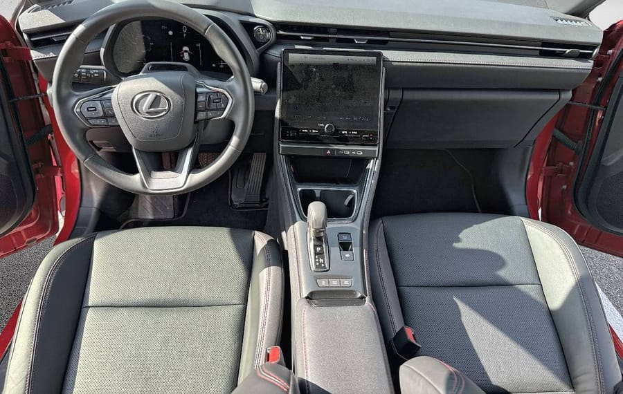 Choisissez votre lexus lbx chez CarGo Flex
