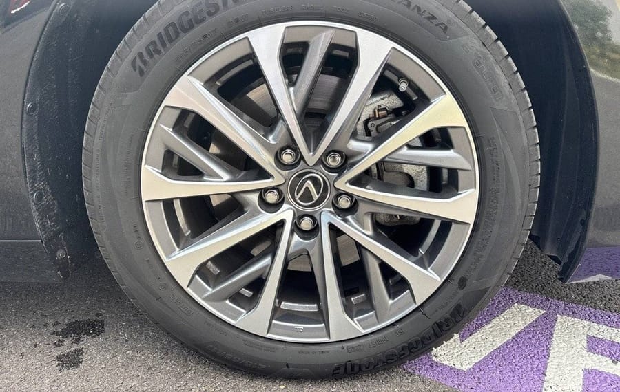 Choisissez votre lexus es chez CarGo Flex
