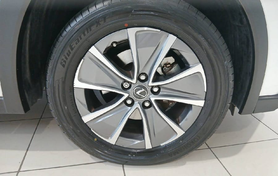 Choisissez votre lexus uxelectrique chez CarGo Flex