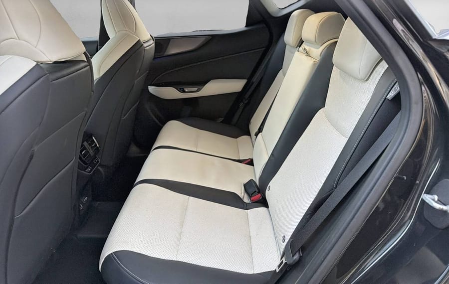 Choisissez votre lexus nx chez CarGo Flex