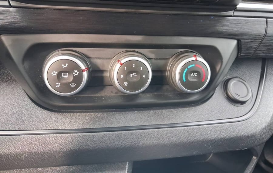 Choisissez votre renault traficcombi chez CarGo Flex