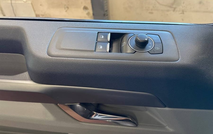 Choisissez votre ford tourneo chez CarGo Flex