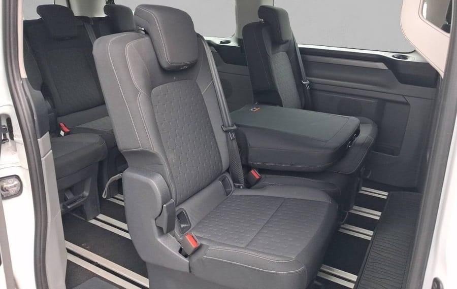 Choisissez votre ford tourneo chez CarGo Flex