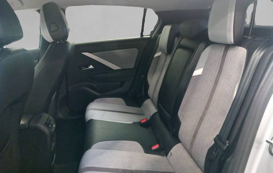 Choisissez votre opel astra chez CarGo Flex