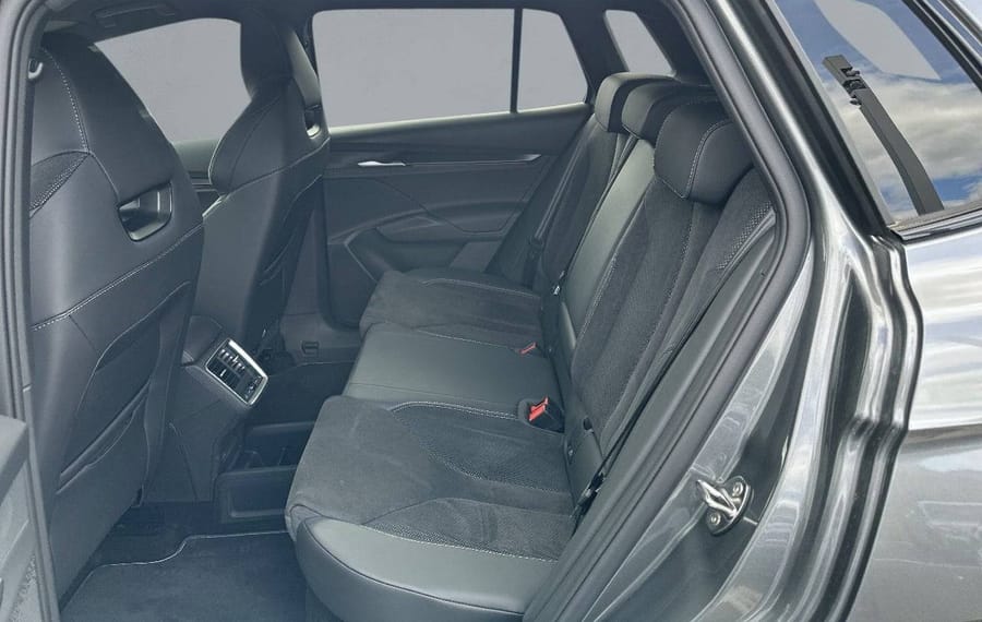 Choisissez votre skoda elroqelectrique chez CarGo Flex