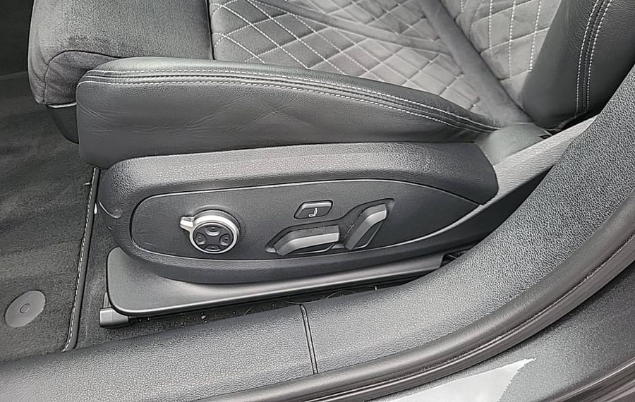 Choisissez votre audi a4 chez CarGo Flex