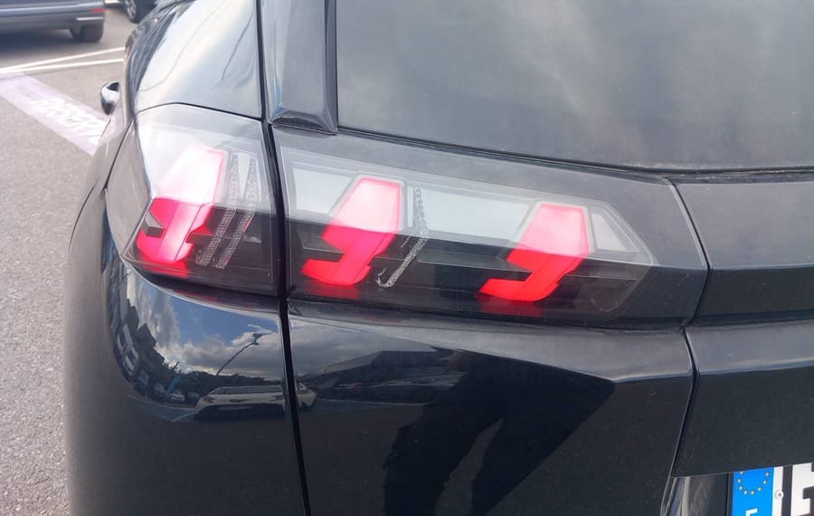 Choisissez votre peugeot 2008electrique chez CarGo Flex