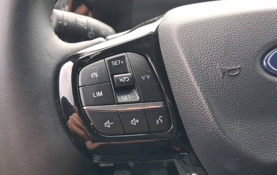 Choisissez votre ford tourneo chez CarGo Flex