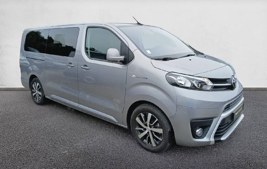 Choisissez votre toyota proacecombielectrique chez CarGo Flex