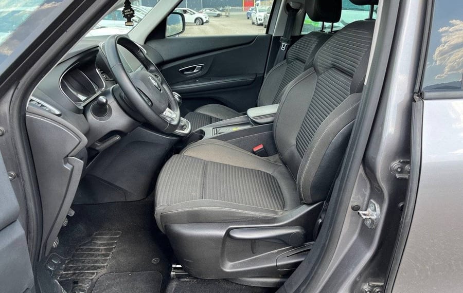 Choisissez votre renault grandscenic chez CarGo Flex