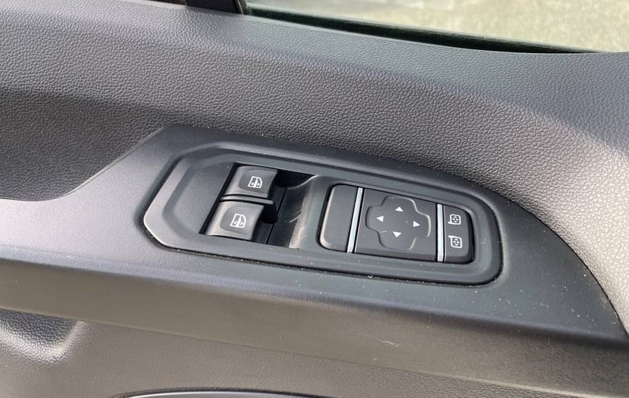 Choisissez votre renault traficcombi chez CarGo Flex