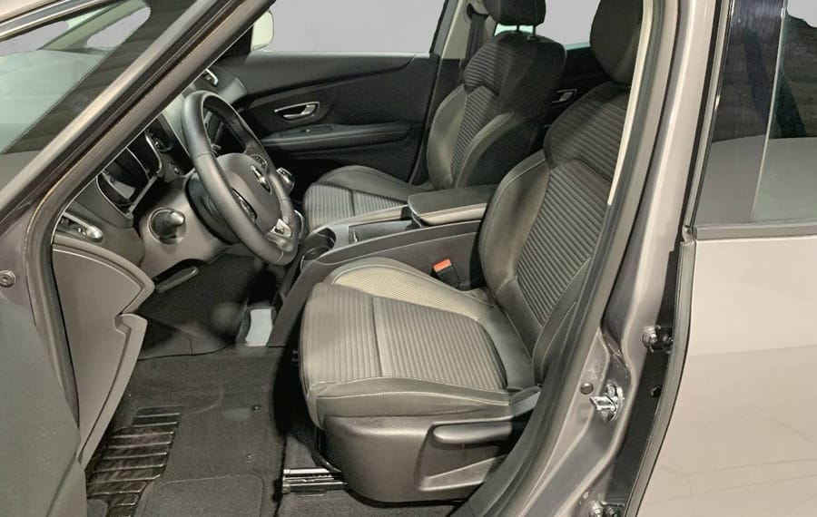 Choisissez votre renault grandscenic chez CarGo Flex